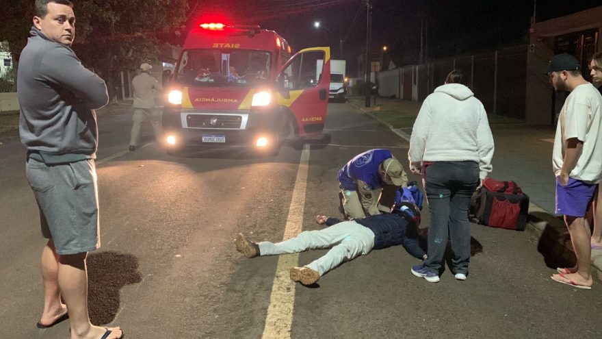 Motociclista fica ferido ao sofrer queda na Rua Bom Jesus
