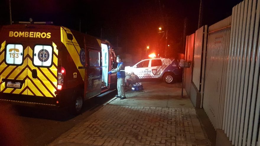 Homem é socorrido após sofrer corte com vidro no Bairro Interlagos