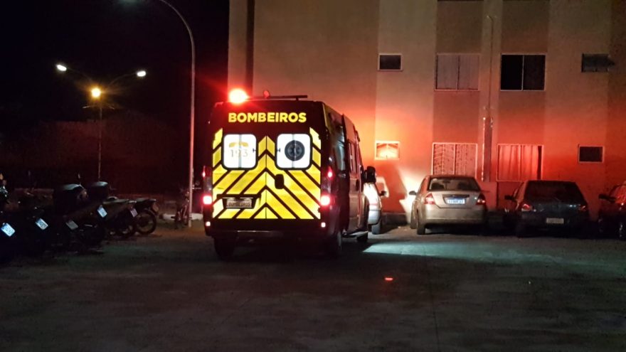 Mulher de 34 anos é agredida pelo companheiro e precisa de atendimentos dos socorristas do Siate, no Bairro Floresta