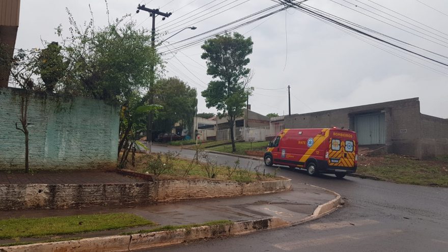 Mulher sofre suspeita de luxação após queda no Bairro Morumbi
