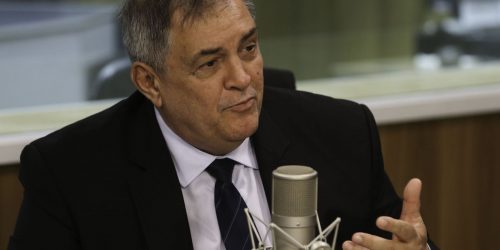 Imagem referente a Em congresso da Abimaq, ministro defende reindustrialização do país