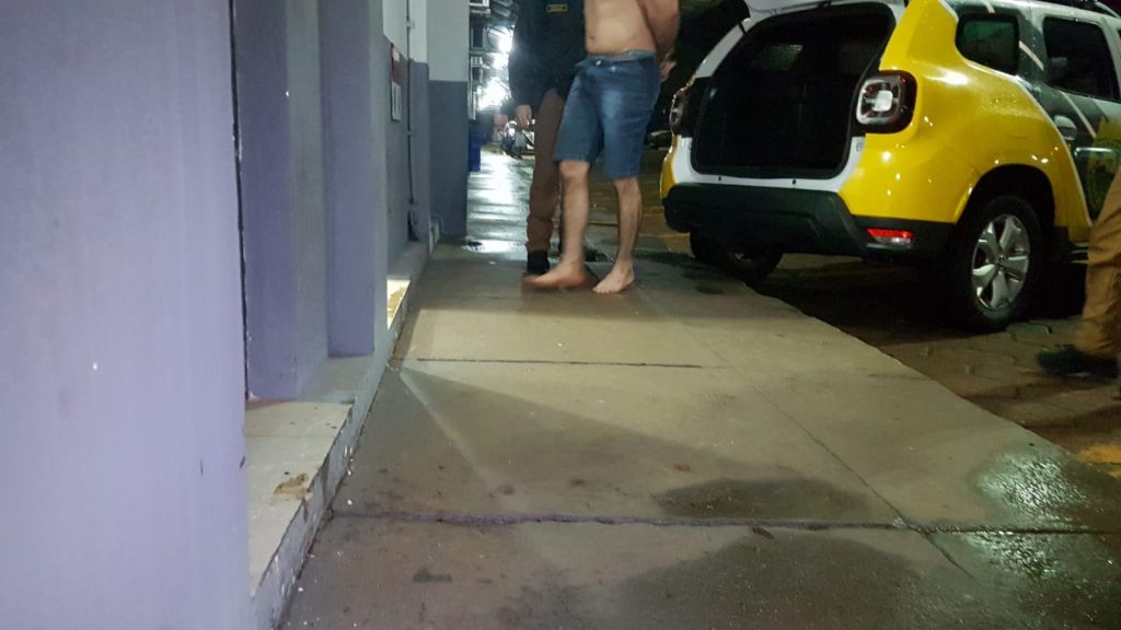 Homem suspeito por agredir a própria mãe é detido pela Polícia Militar em Cascavel