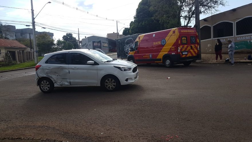 Palio e Ford Ka se envolvem em colisão no Bairro Coqueiral