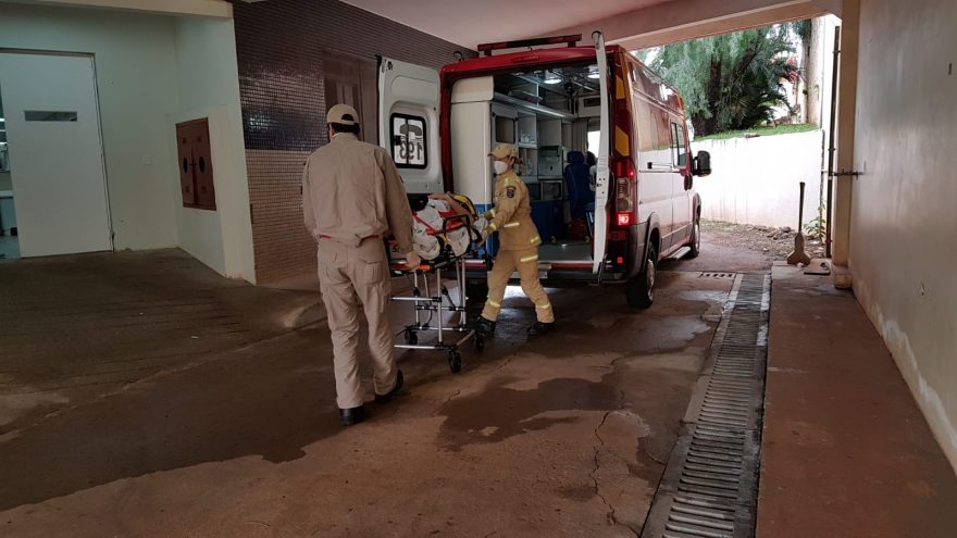 Adolescente sofre escoriações após pisar em falso no Bairro Universitário