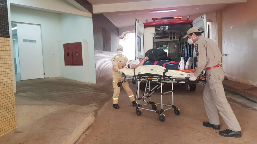 Ciclista fica ferida após ser atingida por automóvel no Bairro Neva
