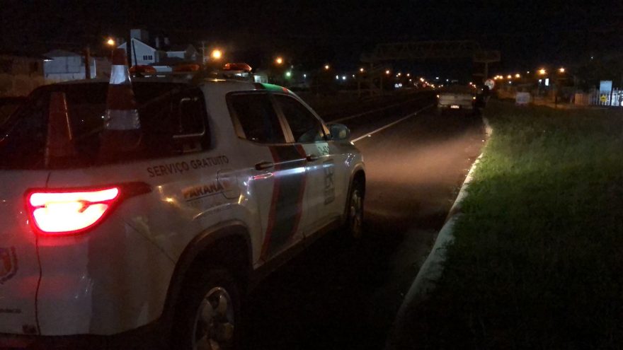 DER auxilia veículos que apresentaram defeito na BR-277; por acaso pararam no mesmo lugar da rodovia