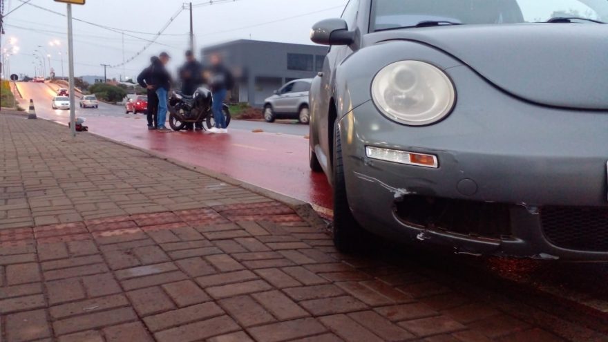 Colisão entre automóvel e motocicleta é registrada na Av. Piquiri