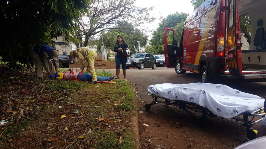 Motociclistas se envolvem em acidente no Bairro Canadá; Condutora sofreu escoriações leves