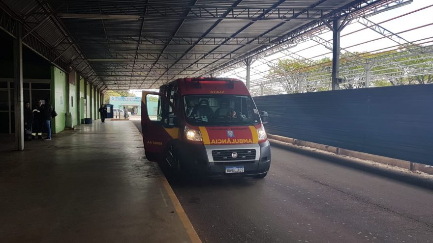 Mulher sofre entorse no tornozelo e precisa ser socorrida pelo Siate no Terminal Sul
