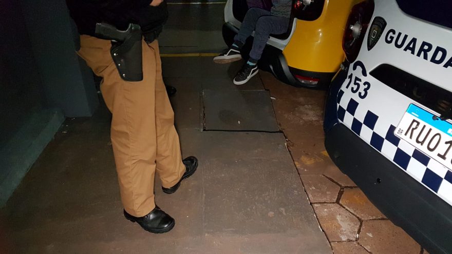 Mulher é detida após supostamente ter utilizado substâncias químicas em banheiro de bar no Santo Onofre