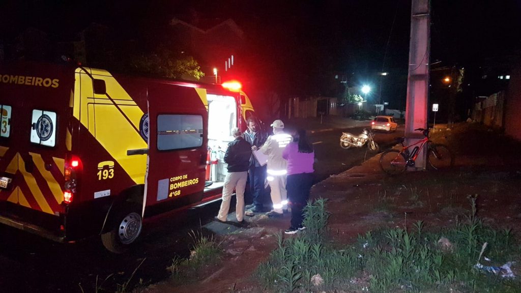 Socorristas do Siate atendem vítima de colisão no Cancelli