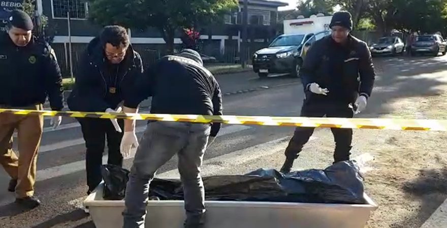 Corpo de Jeferson Oliveira é recolhido pelo IML