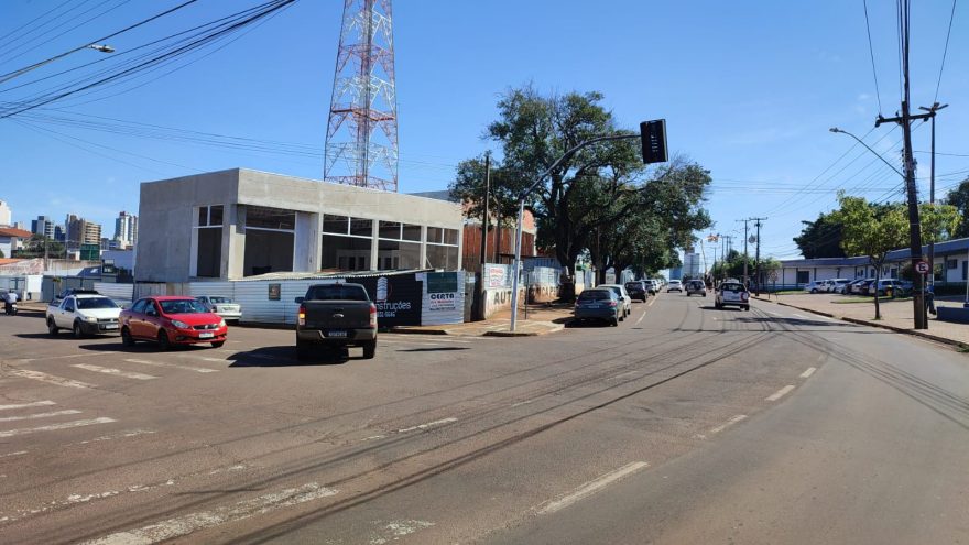 Atenção! Semáforo da Rua da Lapa e Rua Barão do Cerro Azul estão desligados