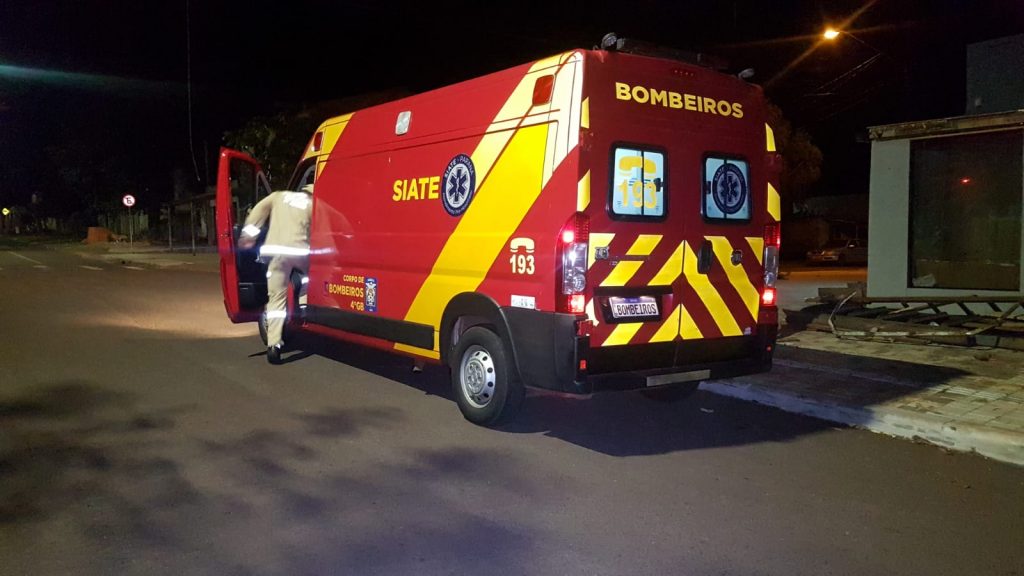 Suposta vítima de atropelamento é atendida pelo Siate no Bairro Santa Felicidade