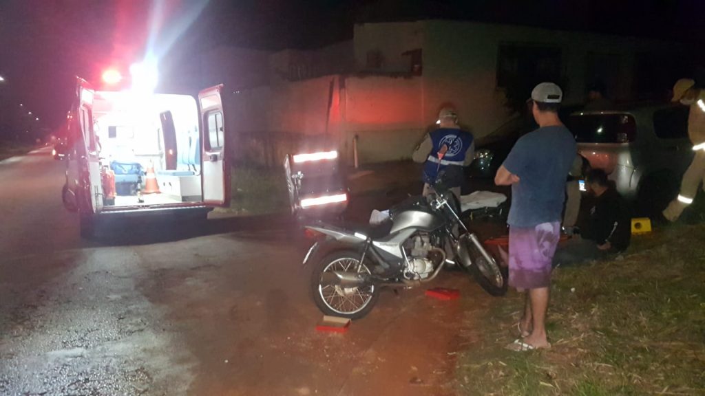 Carro e moto se envolvem em acidente na Avenida Piquiri, no Bairro Brasmadeira
