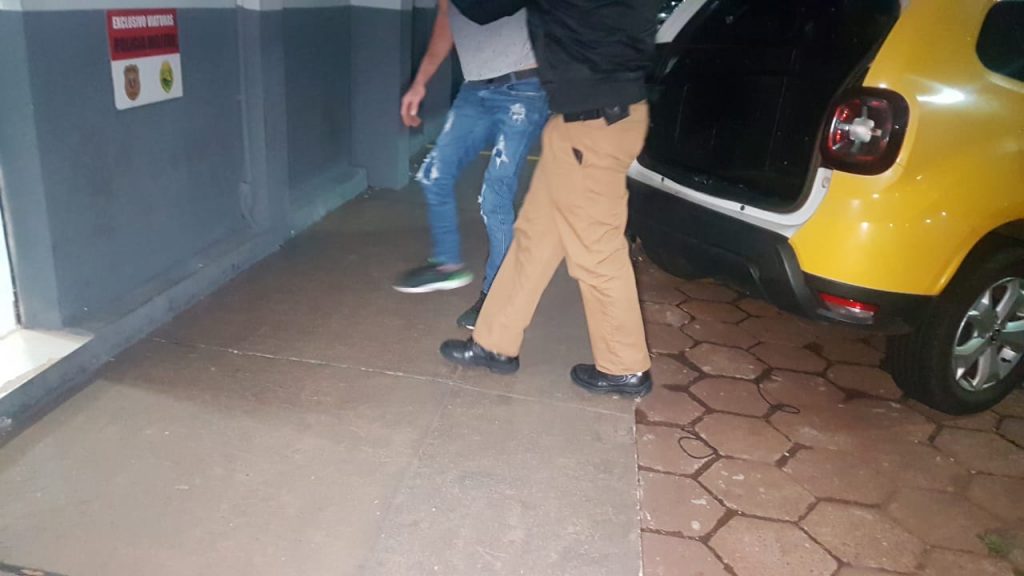 PM detém indivíduo por violência doméstica no Bairro Pioneiros Catarinenses