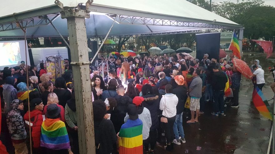 Mesmo embaixo de chuva, 8ª Parada pela Diversidade Social é realizada em Cascavel