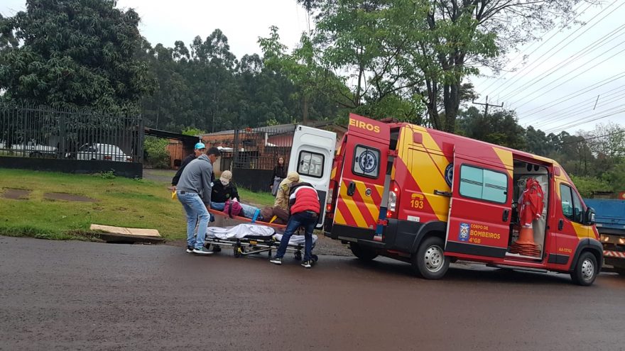 Homem fica ferido ao cair dentro de casa
