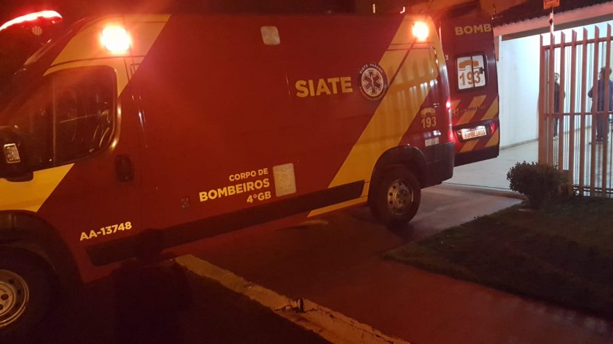 Idosa sofre suspeita de fratura na perna após cair em residência na Vila Tolentino