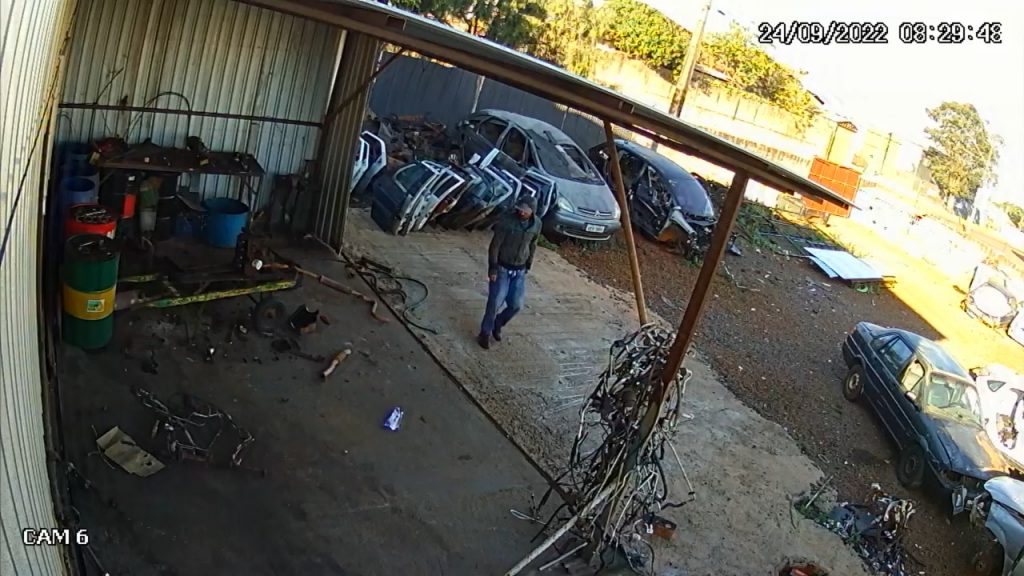 Loja de autopeças é alvo de criminosos em Cascavel; até um cão Rottweiler foi levado