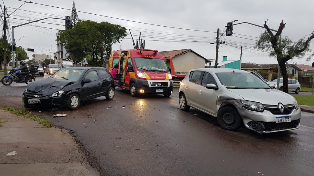 Motorista sofre contusão no crânio após colisão no Bairro Alto Alegre