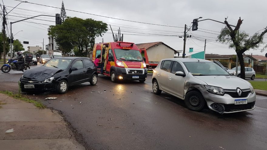 Motorista sofre contusão no crânio após colisão no Bairro Alto Alegre