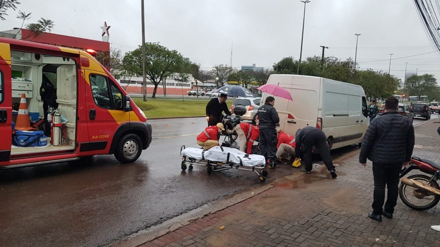 Motociclista fica ferido em colisão na Av. Tancredo Neves
