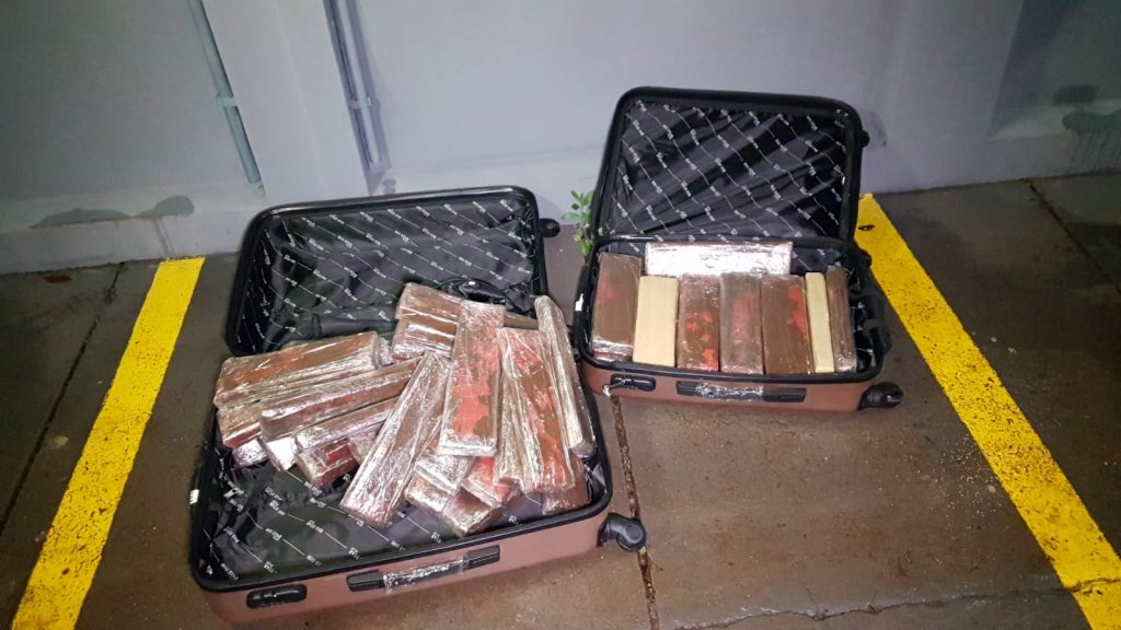 Mulher é detida pela PRF com 52 tabletes de maconha