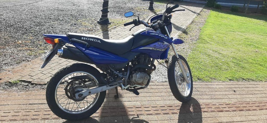 Moto Honda Bros placa ALN 7309 foi furtada no Santa Cruz