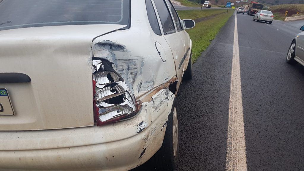 Carros colidem na BR-277 poucos metros após grave colisão