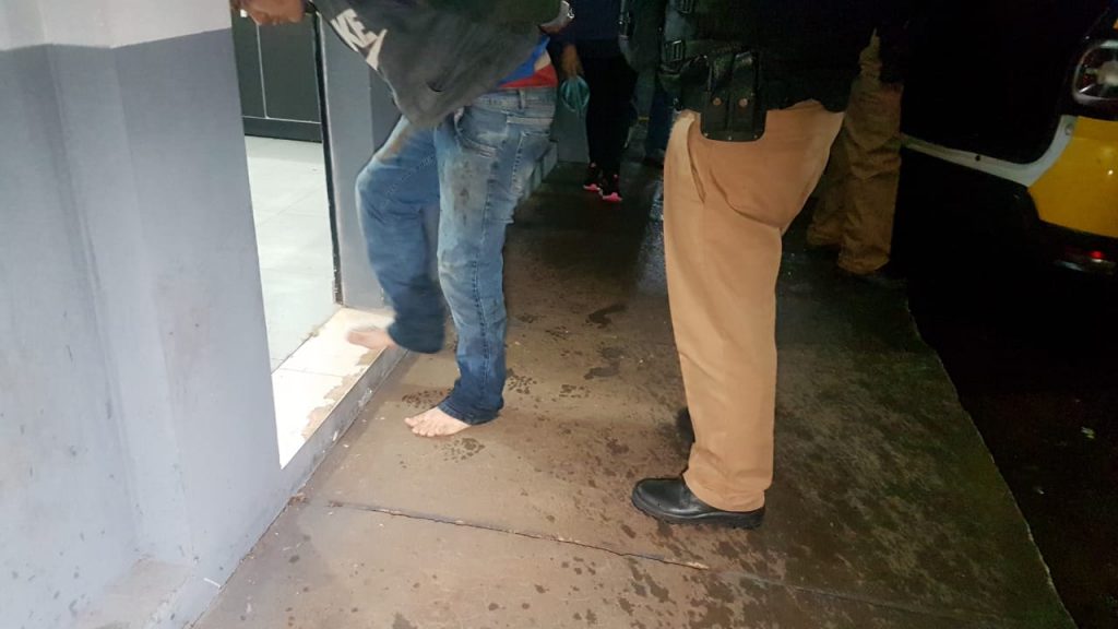 Jovem de 18 anos ameaça família de morte, resiste à abordagem policial e é detido, no Bairro Morumbi