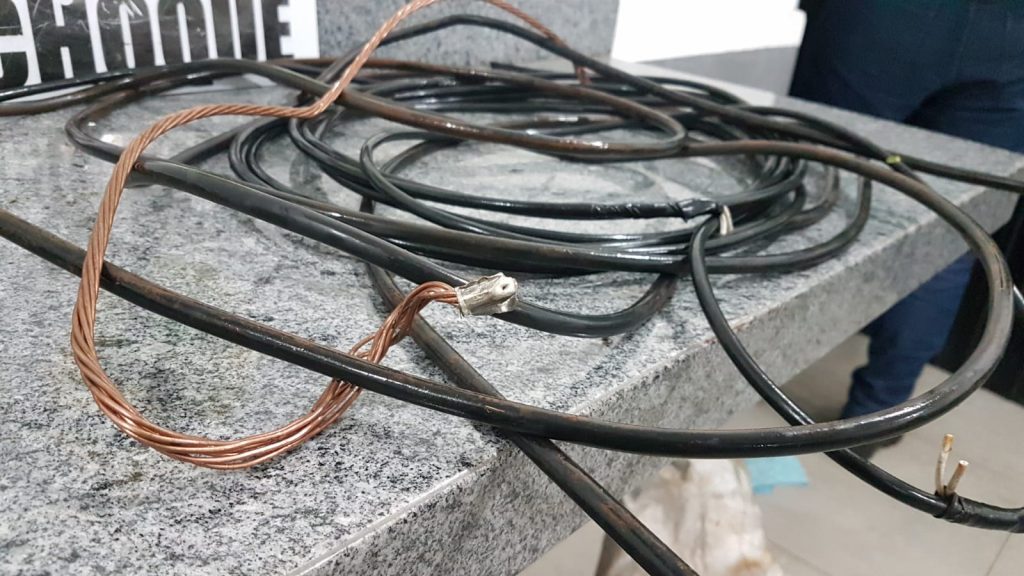 Dupla é detida pela PM após furto de fios no centro de Cascavel
