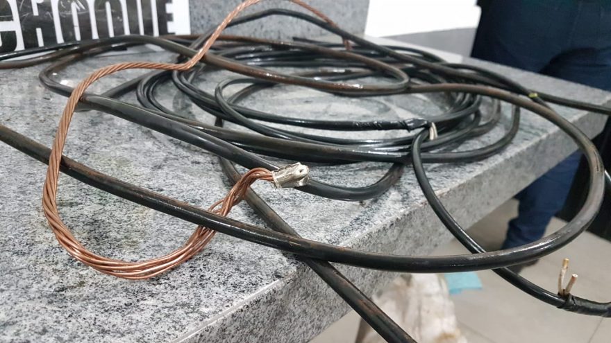 Dupla é detida pela PM após furto de fios no centro de Cascavel