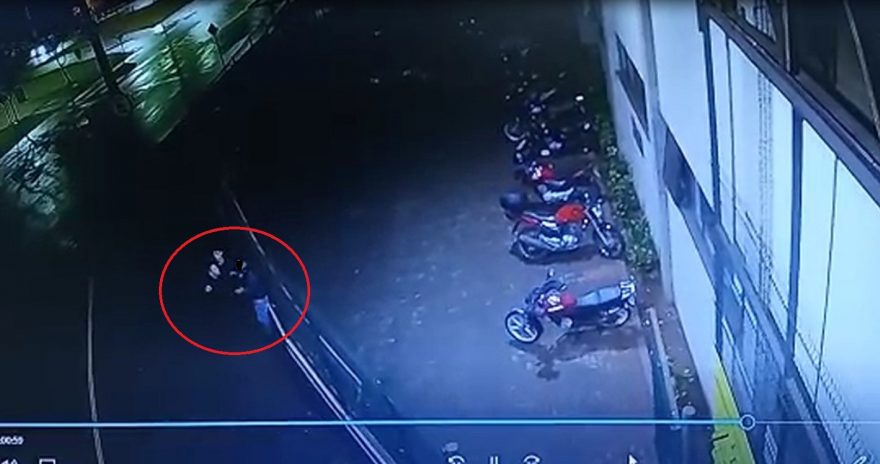 Câmeras flagram tentativa de furto de moto em empresa no Trevo Cataratas; vigilantes evitaram o crime