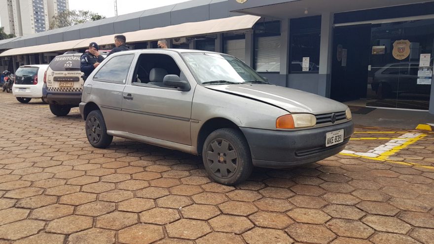Veículo placa AKE-8391 com indicativo de furto é recuperado