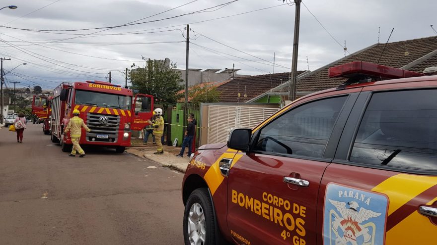 Corpo de Bombeiros é acionado para combater incêndio no Bairro Santa Felicidade