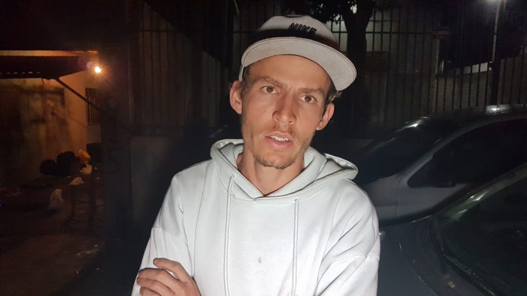 Amigos de infância: Faltando pouco para quitar veículo, homem relata que antigo dono buscou o carro com a chave reserva
