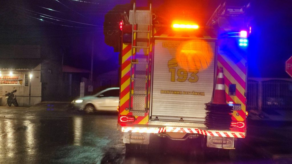 Incêndio em edificação mobiliza Corpo de Bombeiros