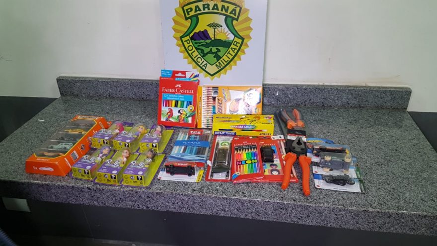 Indivíduo furta produtos pequenos em loja e vende na internet; homem foi detido