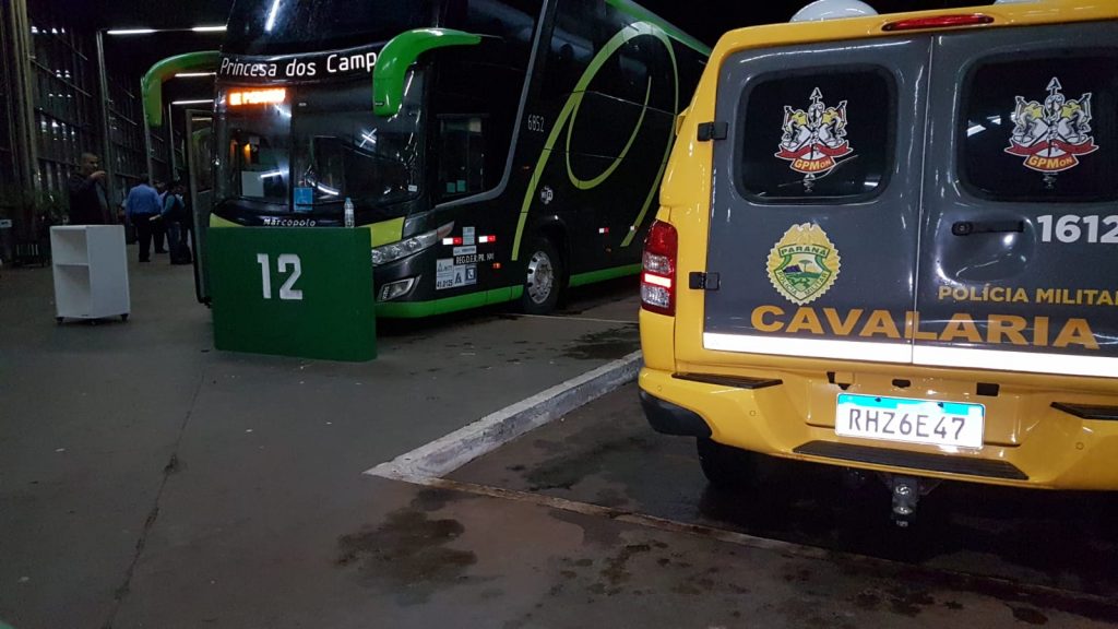 Abordagem rotineira em busca de ilícitos é realizada na rodoviária
