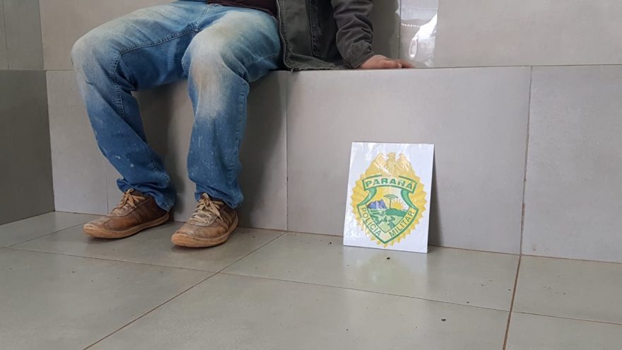 Homem com dois mandados de prisão em aberto é detido após se apresentar no Fórum