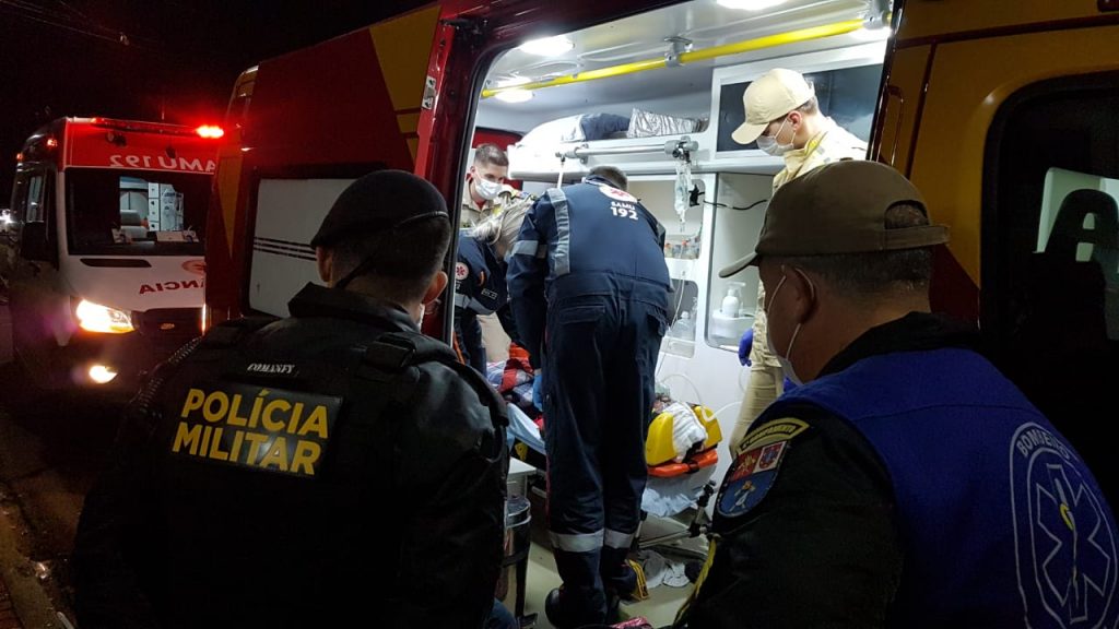 Homem fica gravemente ferido ao receber mais de 10 facadas, no Bairro São Cristóvão