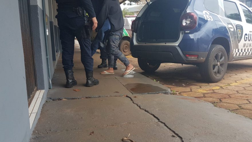 Com mandado de prisão em aberto, homem é detido em Cascavel