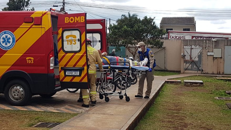 Homem sofre queda do forro de um prédio enquanto estava tentando instalar internet no Bairro Floresta
