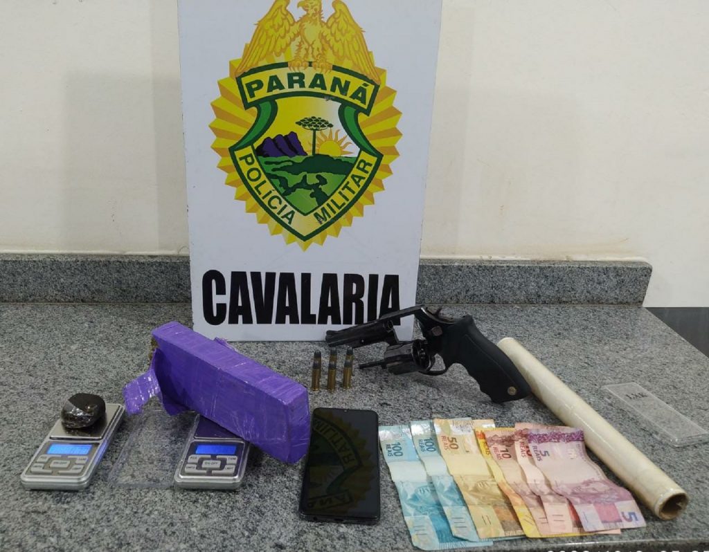 Homem é detido com arma e drogas pela Polícia Militar