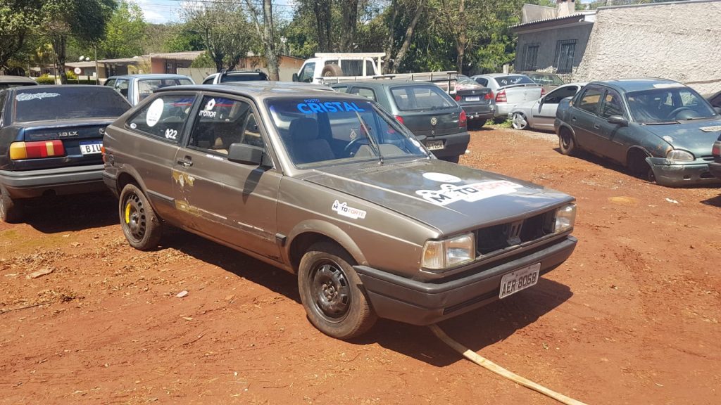 Gol com registro de furto no Coqueiral é localizado sem as peças na Avenida Piquiri