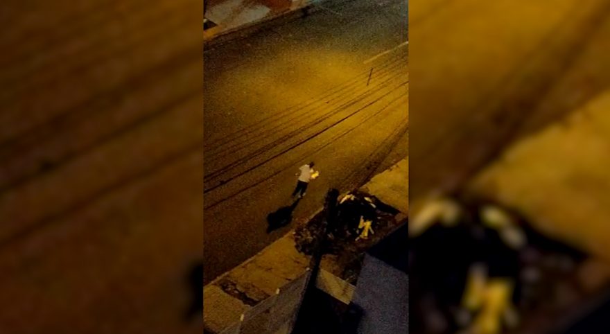 Vídeo mostra motorista abandonando carro após colisão com poste na Rua Souza Naves