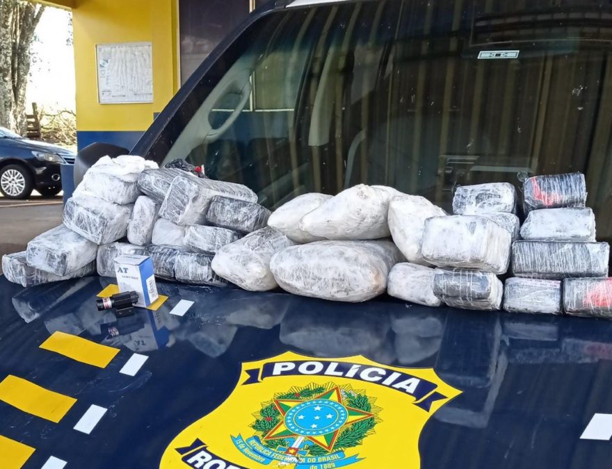 Homem é detido pela Polícia Rodoviária Federal de Cascavel com 12 quilos de maconha