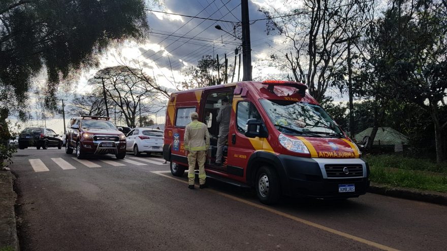 Criança cai de bicicleta e sofre laceração no olho e fratura no maxilar