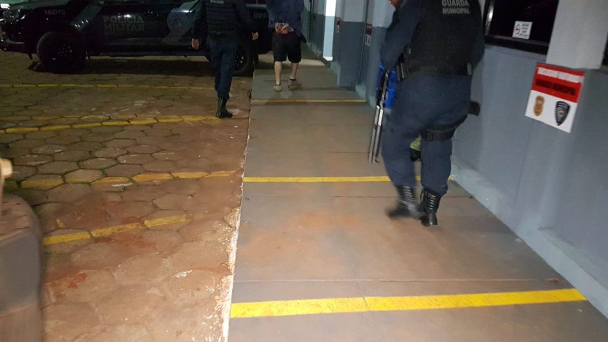 Em posse de porções de maconha, jovem é localizado no Florais do Paraná